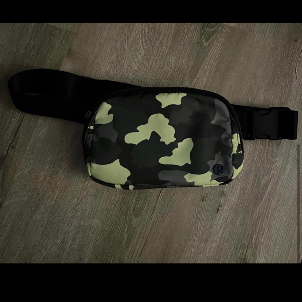 lululemon everywhere belt bag camo